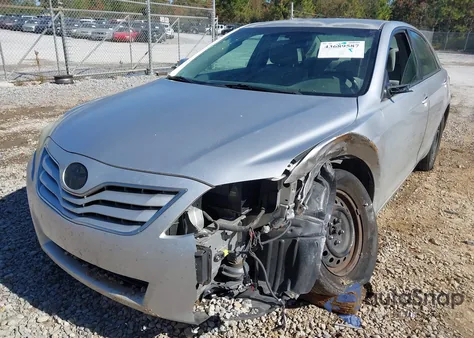 2010 Toyota Camry z USA, uszkodzony, nr VIN 4T1BF3EK7AU103425
